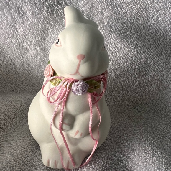 VINTAGE CERAMIC BUNNY STATUE- 1995 - Picture 4 of 8